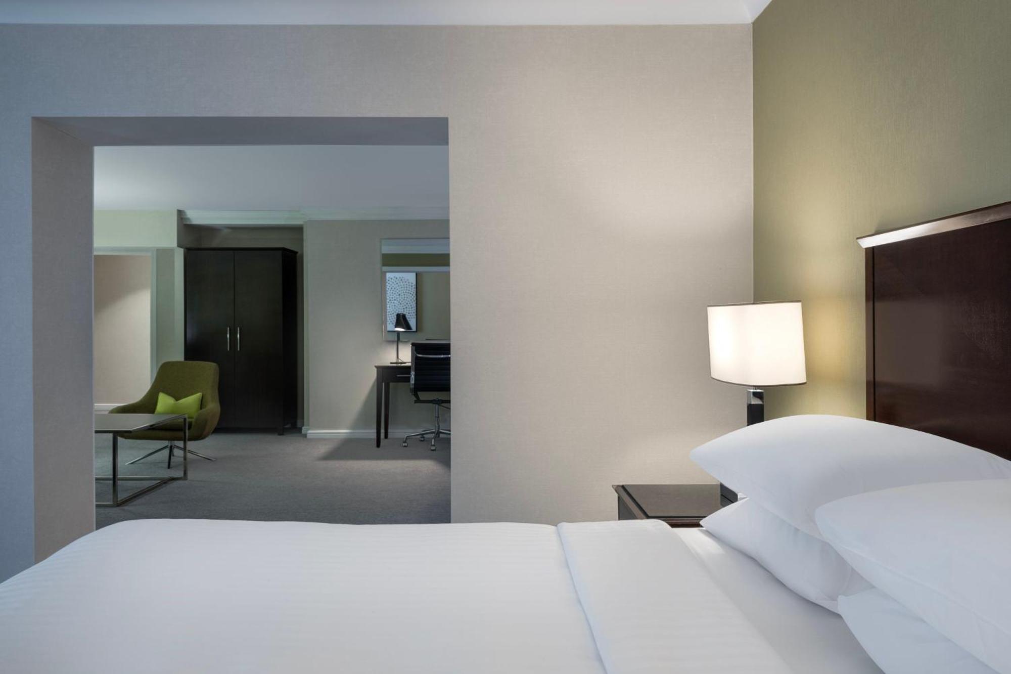 Delta Hotels By Marriott Manchester Airport Hale  Εξωτερικό φωτογραφία